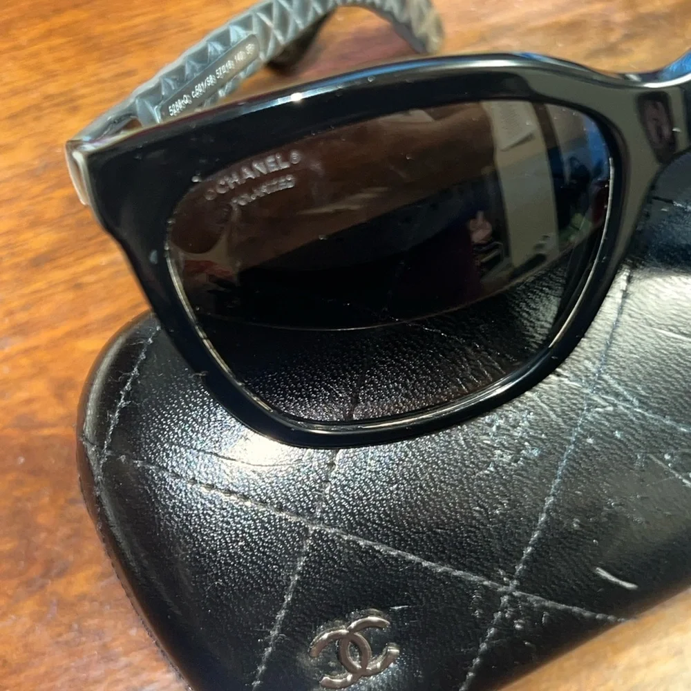 Beautiful 100% Auth CHANEL Butterfly CC Sunglasses (Pre-loved) - Picture 2 of 10